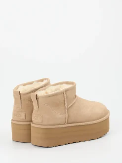 UGG – Stiefeletten aus Veloursleder in Beige