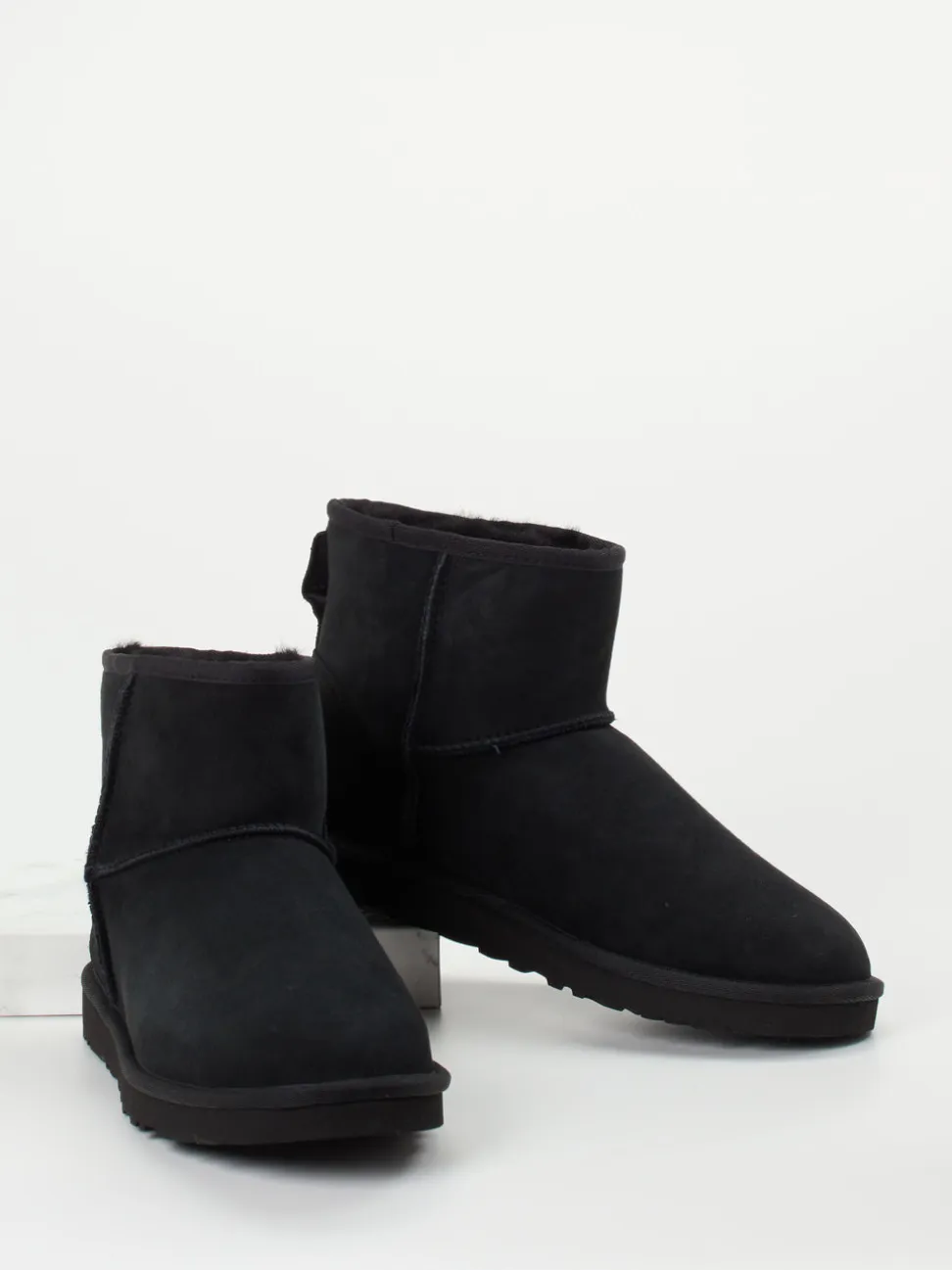 UGG – Stiefeletten aus Veloursleder schwarz