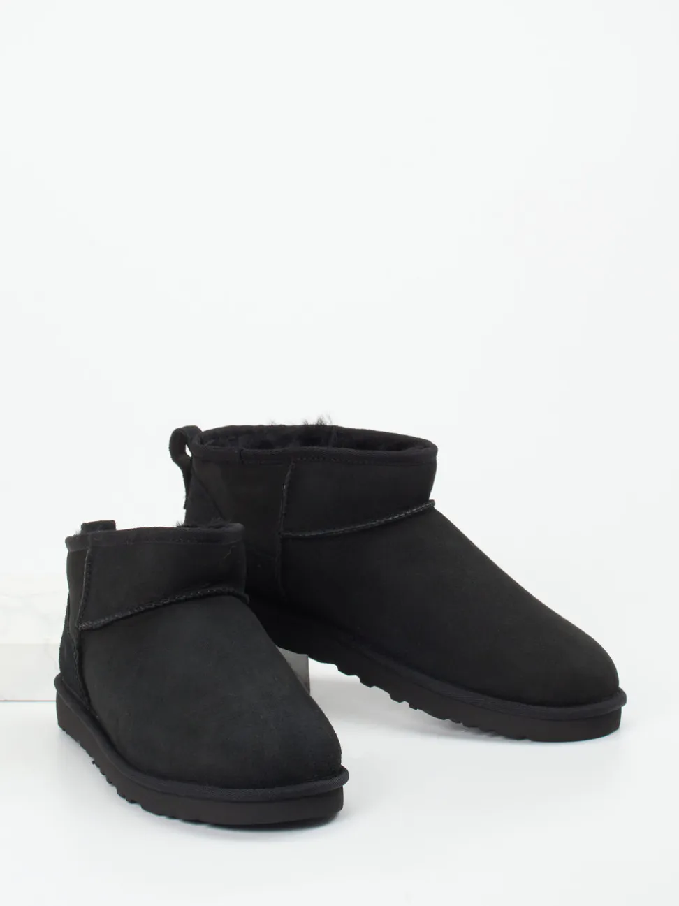 UGG – Stiefeletten aus Veloursleder schwarz