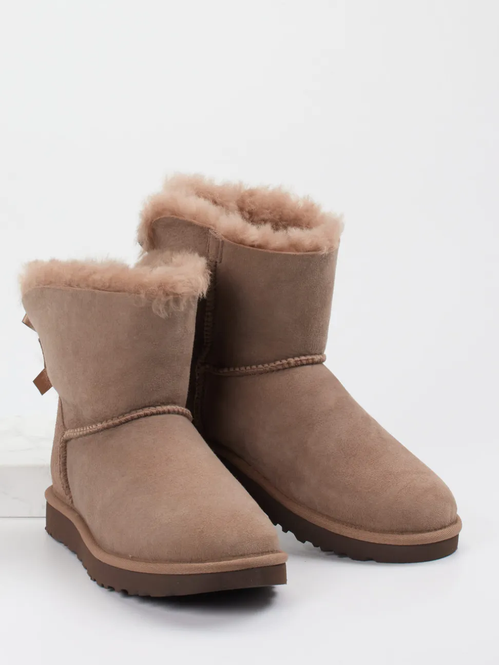 UGG – Stiefeletten aus Veloursleder Taupe