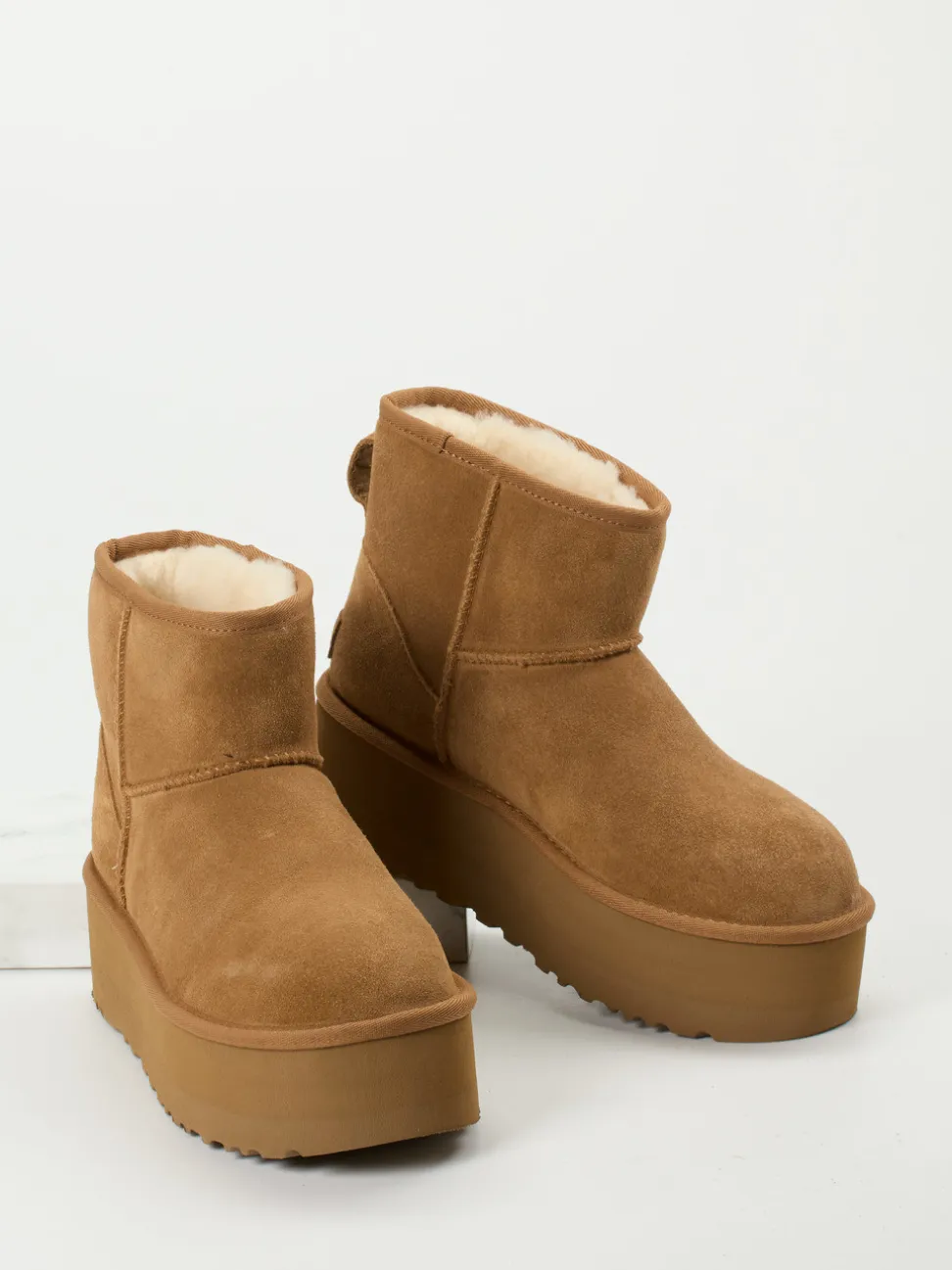 UGG – Stiefeletten aus Veloursleder karamellbraun