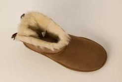 UGG – Winterboots aus Lammfell und Veloursleder braun