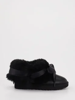 UGG – Winterboots aus Leder schwarz matt