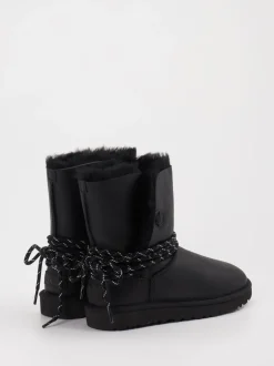 UGG – Winterboots aus Leder schwarz matt