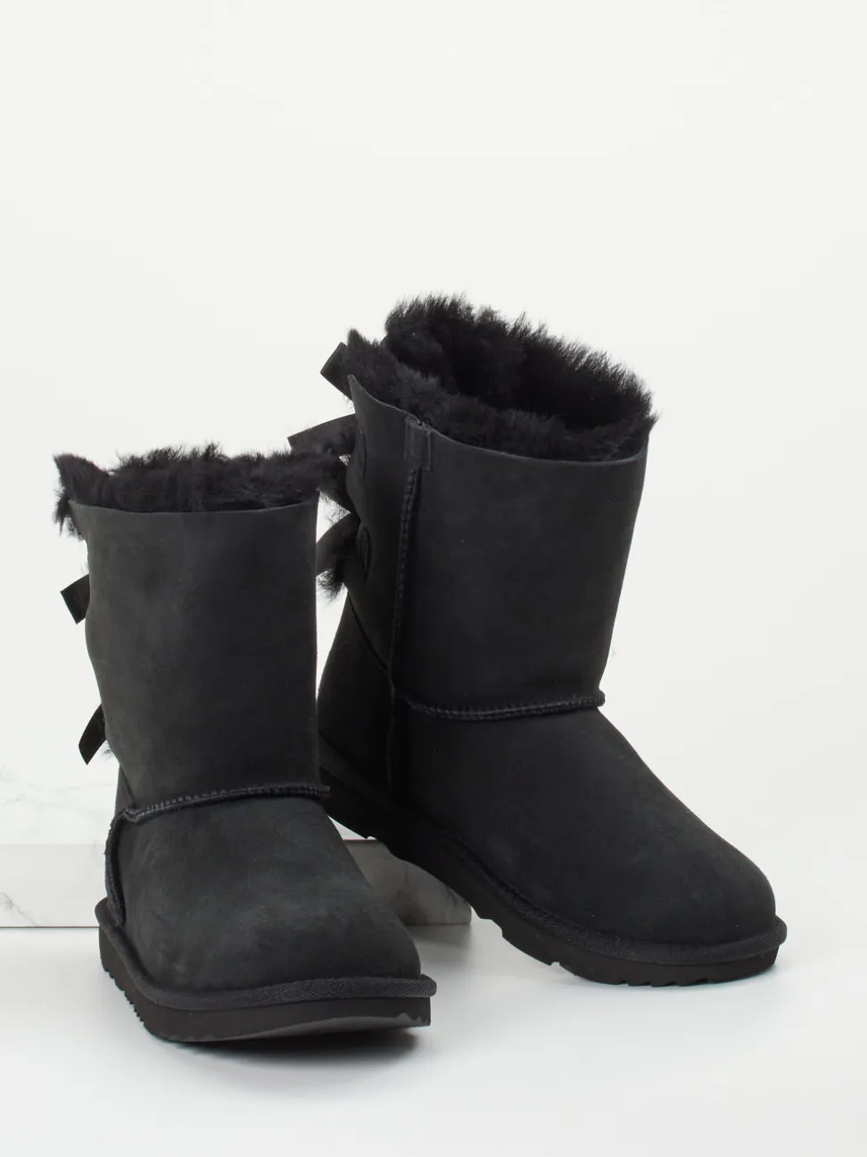 UGG – Winterboots aus Veloursleder Schwarz