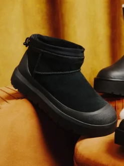 UGG – Winter-Boots aus Veloursleder schwarz