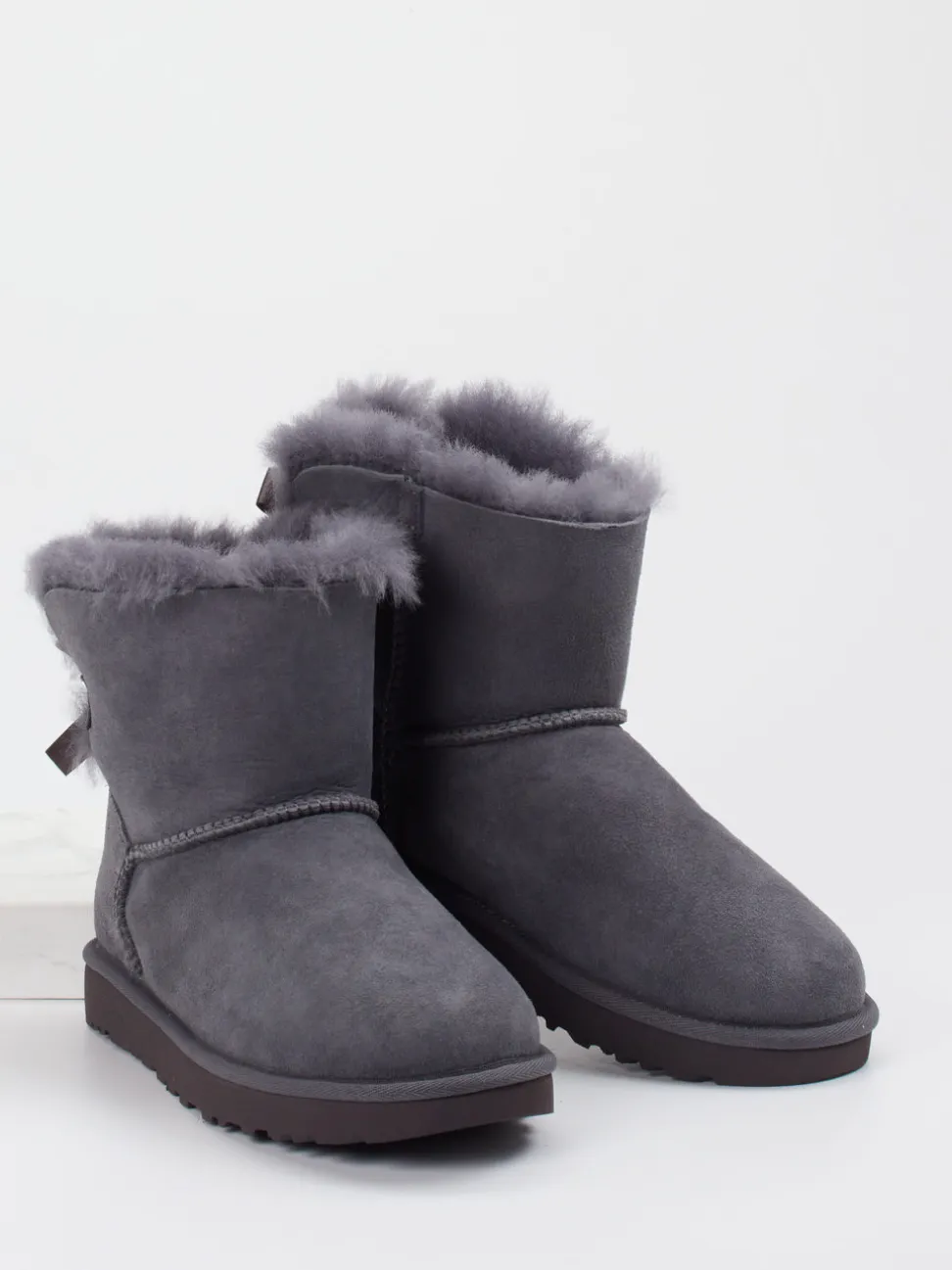 UGG – Winterboots aus Veloursleder in Grau