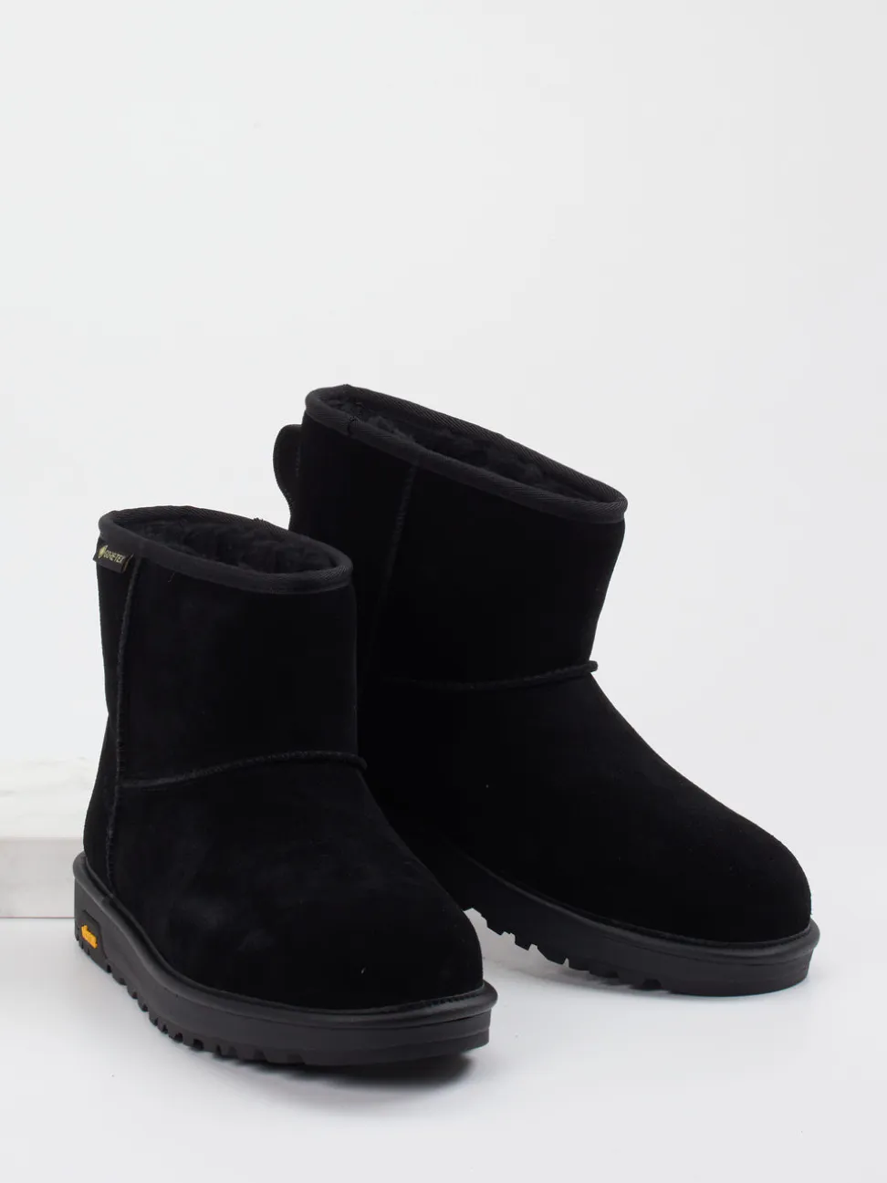 UGG – Winter-Boots aus Veloursleder schwarz