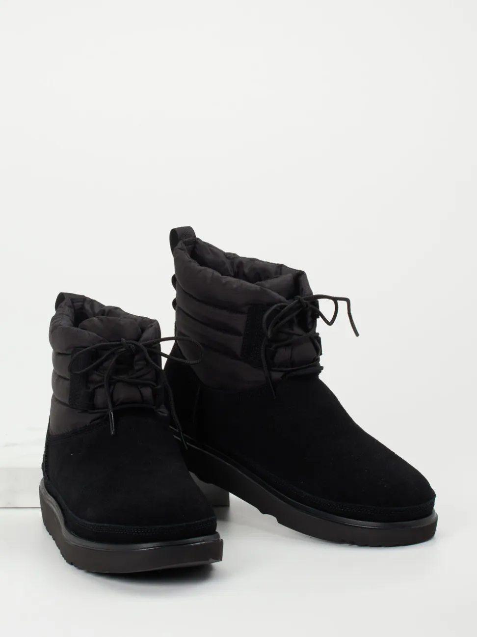 UGG – Winter-Boots aus Veloursleder schwarz