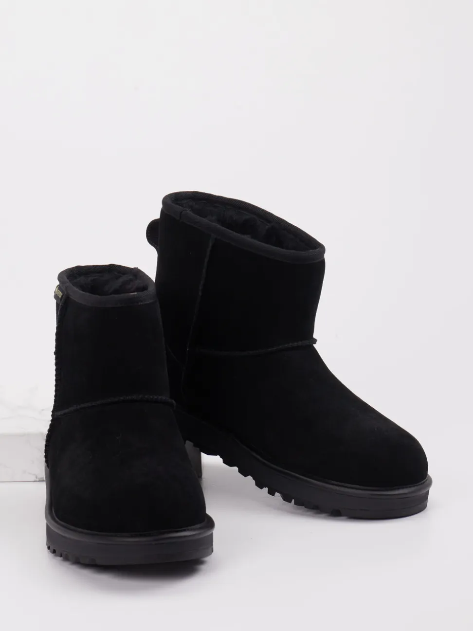 UGG – Winter-Stiefelette aus Veloursleder schwarz
