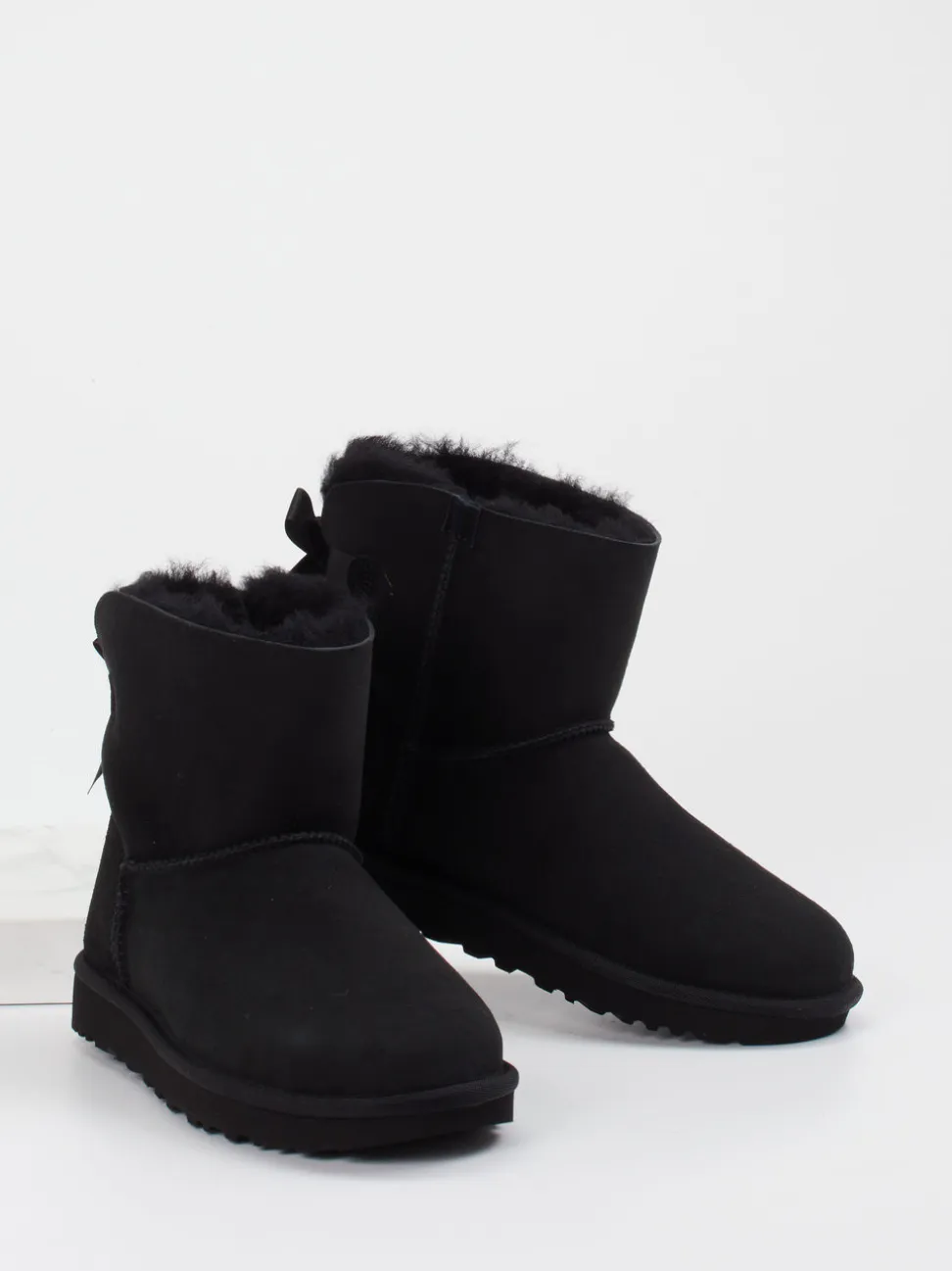 UGG – Winter-Stiefeletten aus Veloursleder schwarz