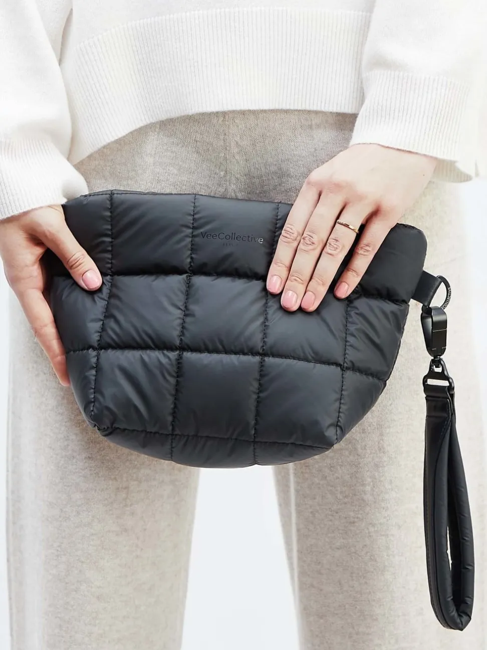 VeeCollective Berlin – Crossbody Bag aus Nylon Schwarz