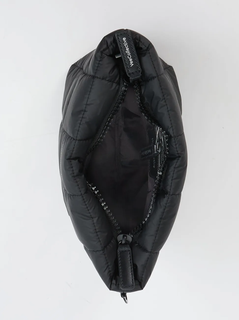 VeeCollective Berlin – Crossbody Bag aus Nylon Schwarz