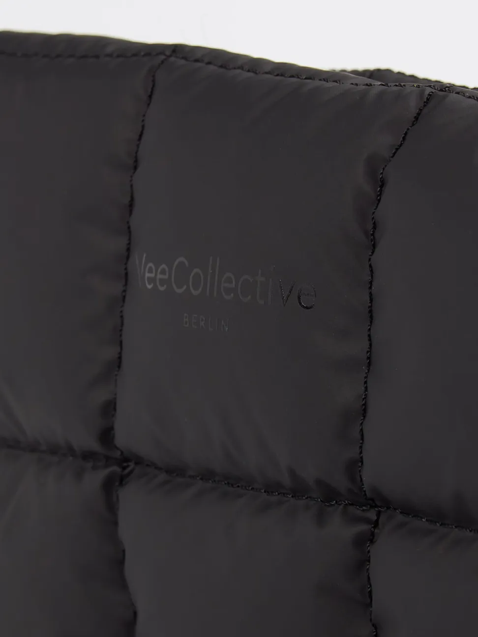 VeeCollective Berlin – Crossbody Bag aus Nylon Schwarz