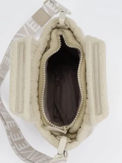 VeeCollective Berlin – Handtasche aus Teddy-Stoff beige