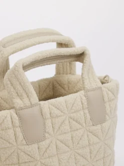 VeeCollective Berlin – Handtasche aus Teddy-Stoff beige