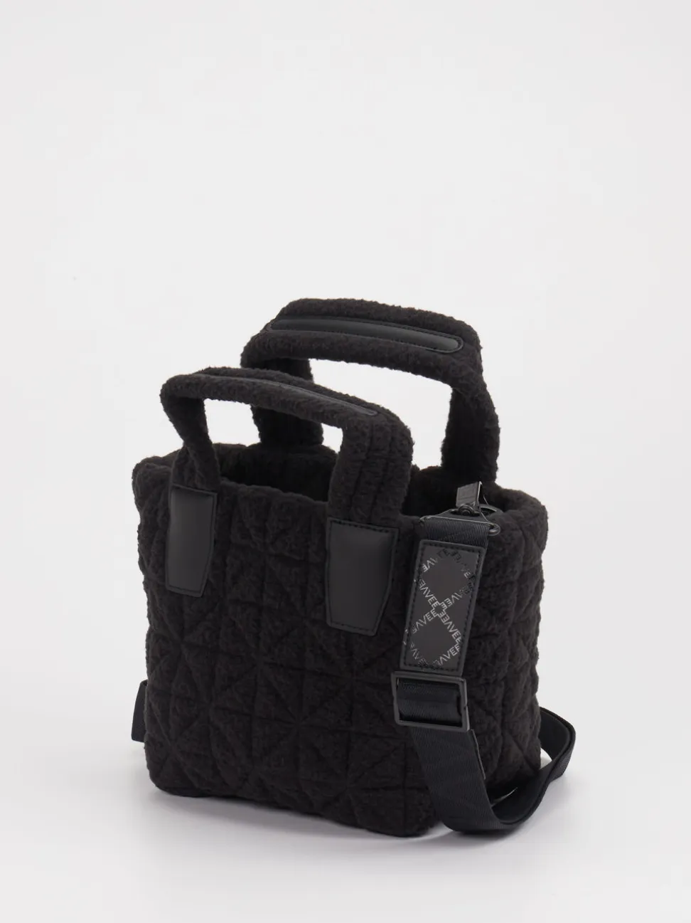 VeeCollective Berlin – Handtasche aus Teddy-Stoff schwarz