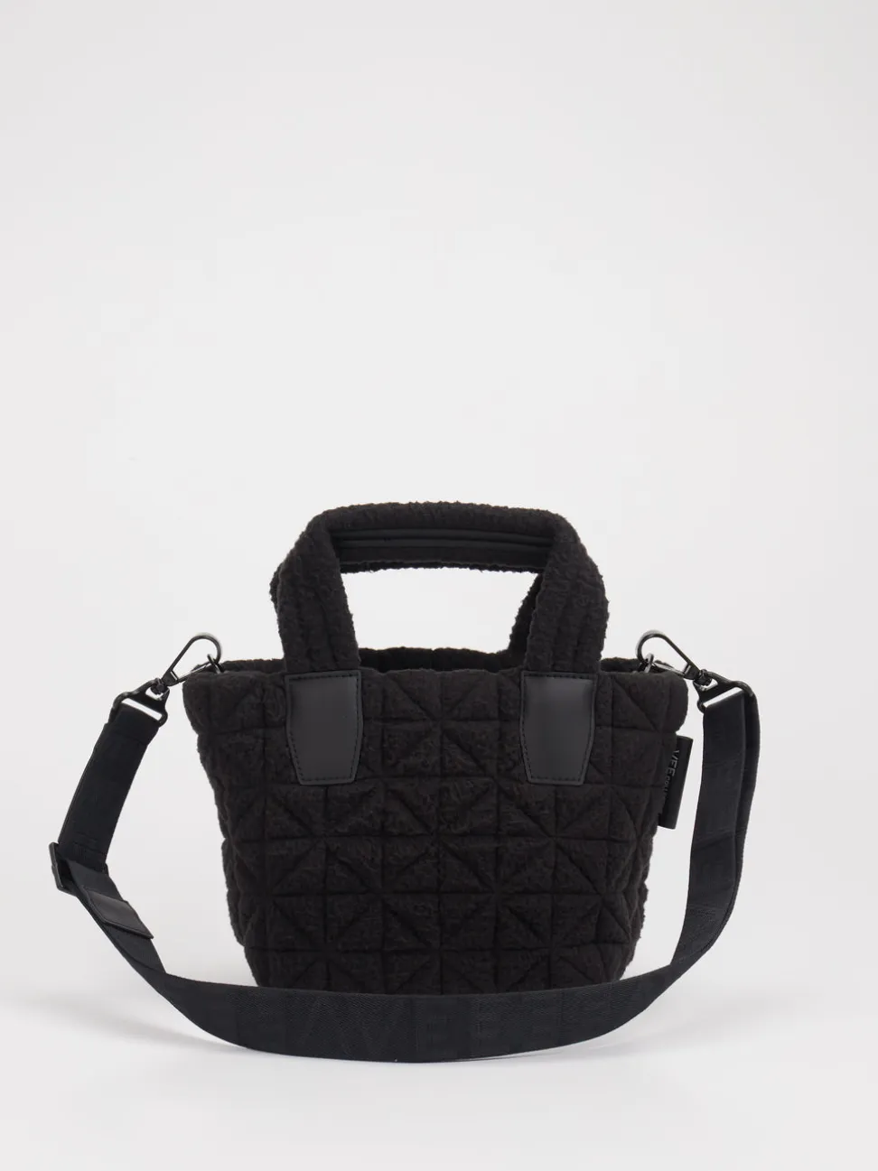 VeeCollective Berlin – Handtasche aus Teddy-Stoff schwarz