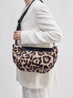 VeeCollective Berlin – Schultertasche aus Nylon im Leoprint