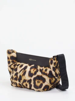 VeeCollective Berlin – Schultertasche aus Nylon im Leoprint
