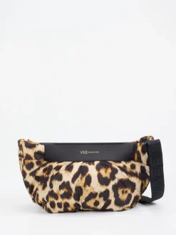 VeeCollective Berlin – Schultertasche aus Nylon im Leoprint