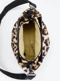 VeeCollective Berlin – Schultertasche aus Nylon im Leoprint