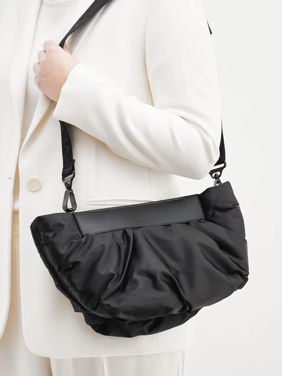 VeeCollective Berlin – Schultertasche aus Nylon Schwarz