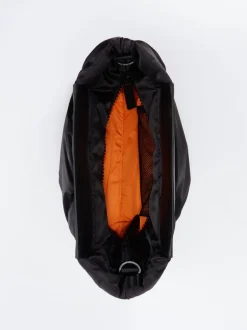 VeeCollective Berlin – Schultertasche aus Nylon Schwarz