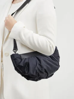VeeCollective Berlin – Schultertasche aus Nylon in Dunkelblau