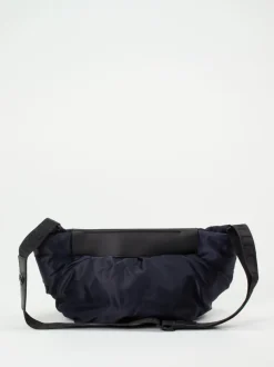 VeeCollective Berlin – Schultertasche aus Nylon in Dunkelblau
