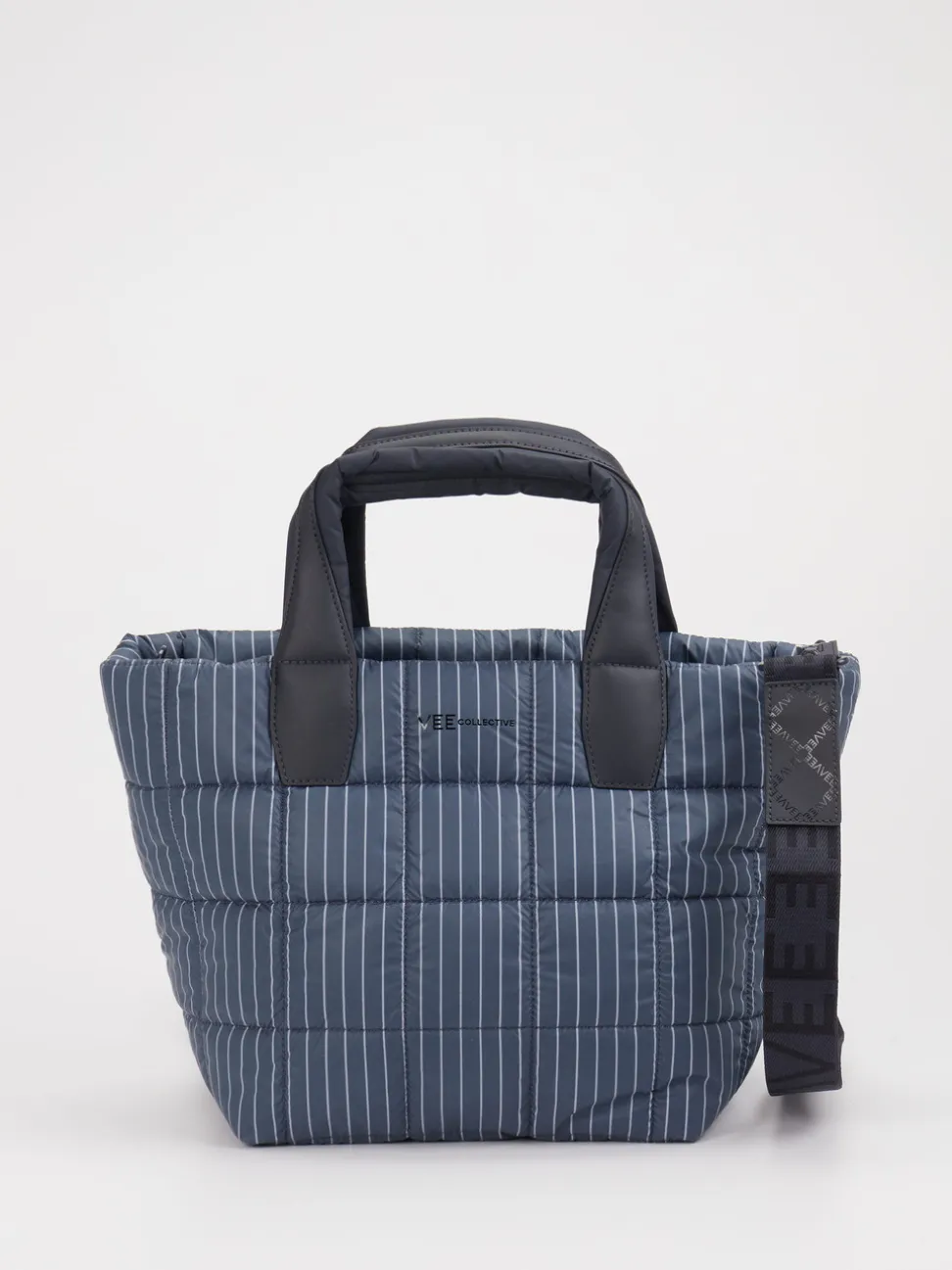 VeeCollective Berlin – Shopper Bag aus Nylon in Dunkelblau