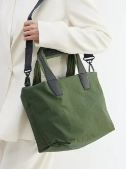 VeeCollective Berlin – Shopper Bag aus Nylon Olivgrün