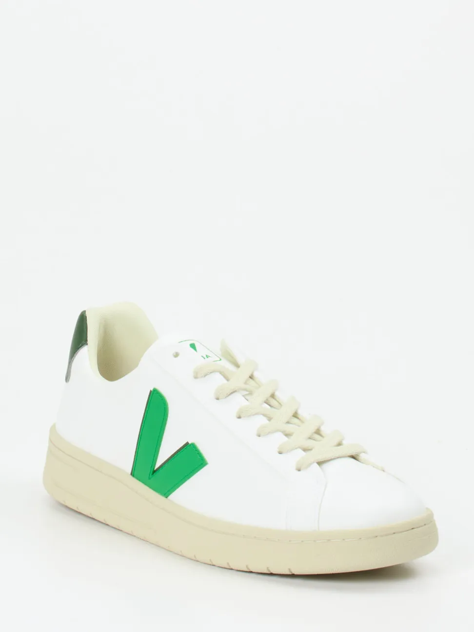 VEJA – Low-Top Sneaker aus veganem Leder weiß
