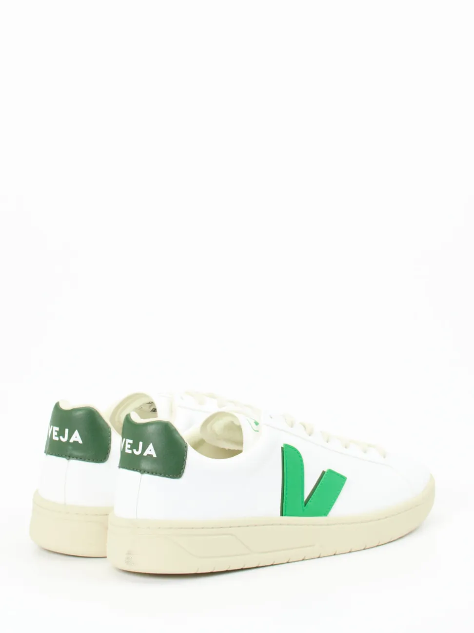 VEJA – Low-Top Sneaker aus veganem Leder weiß