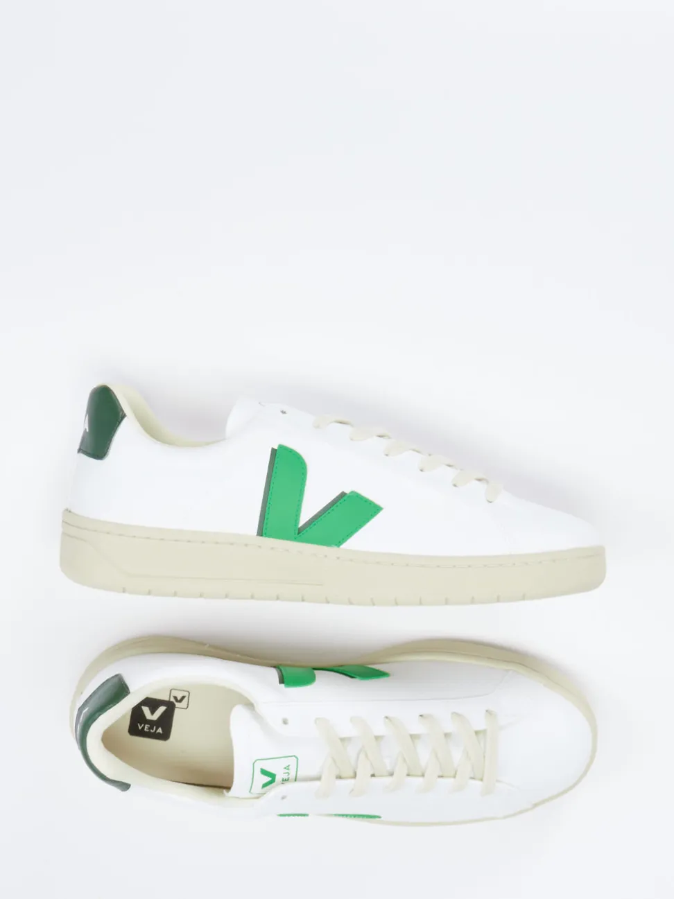 VEJA – Low-Top Sneaker aus veganem Leder weiß