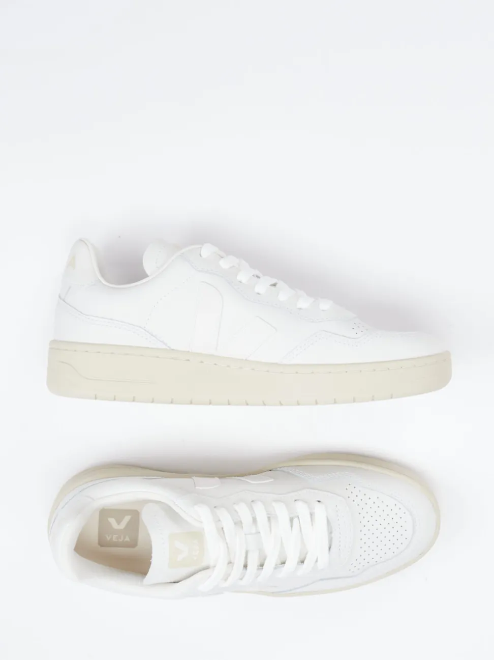 VEJA – Low-Top-Sneaker aus Kalbleder Off-White