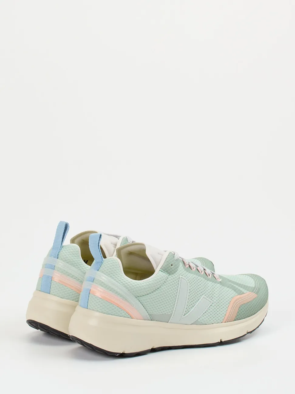 VEJA – Performance-Sneaker aus Alveomesh in Pastell