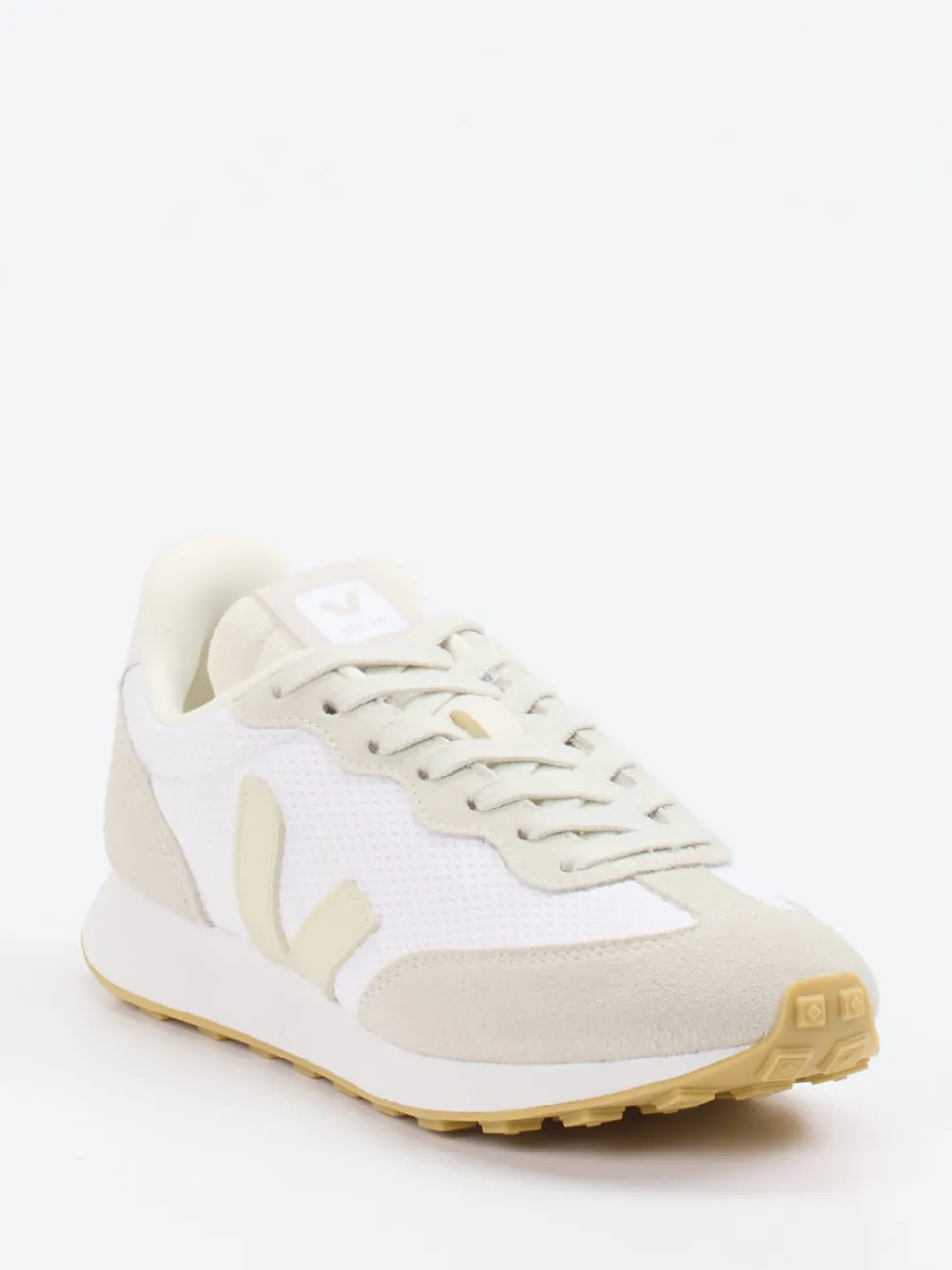 VEJA – Retro-Sneaker aus Mesh und Veloursleder beige