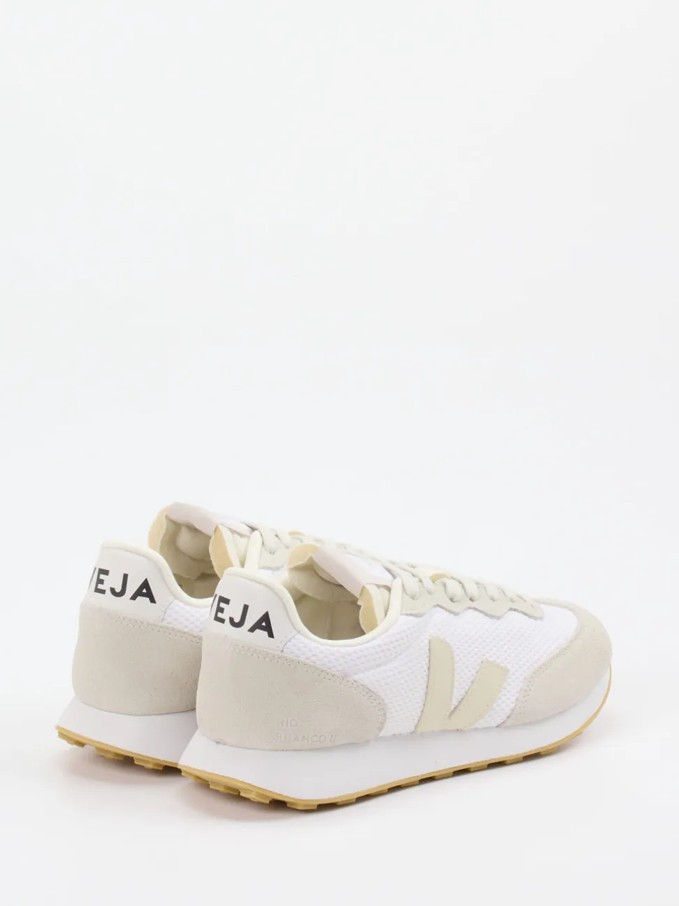 VEJA – Retro-Sneaker aus Mesh und Veloursleder beige
