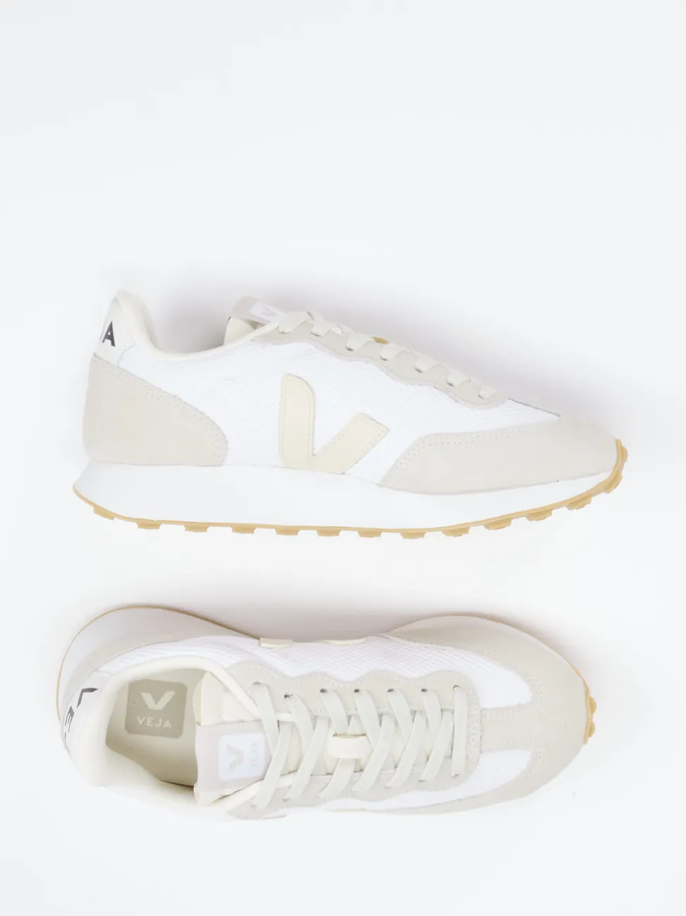 VEJA – Retro-Sneaker aus Mesh und Veloursleder beige