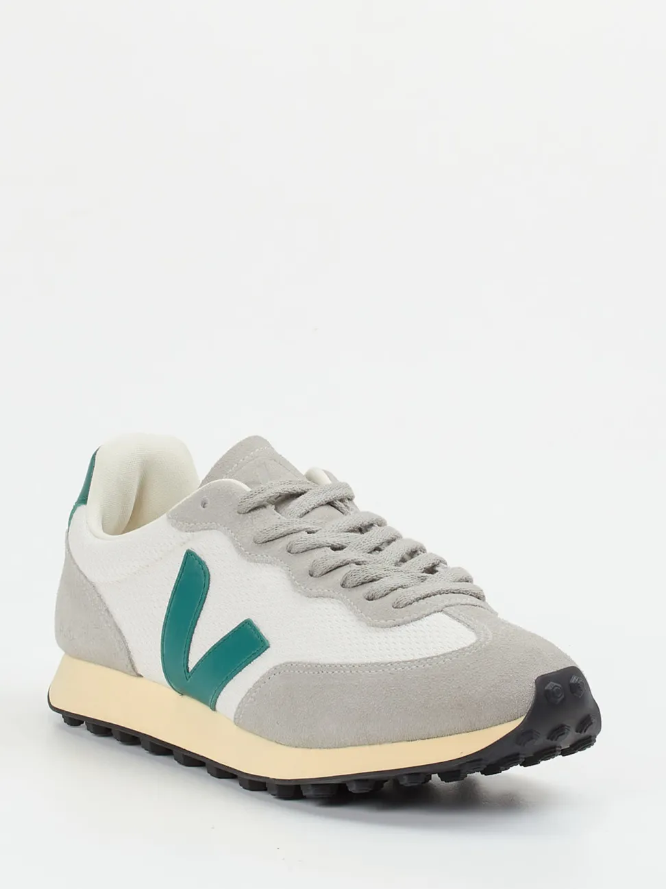 VEJA – Retro-Sneaker aus Mesh und Veloursleder Offwhite
