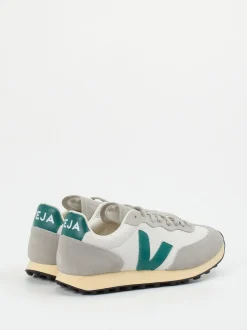 VEJA – Retro-Sneaker aus Mesh und Veloursleder Offwhite