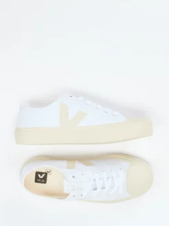 VEJA – Sneaker aus Canvas in Cremeweiß