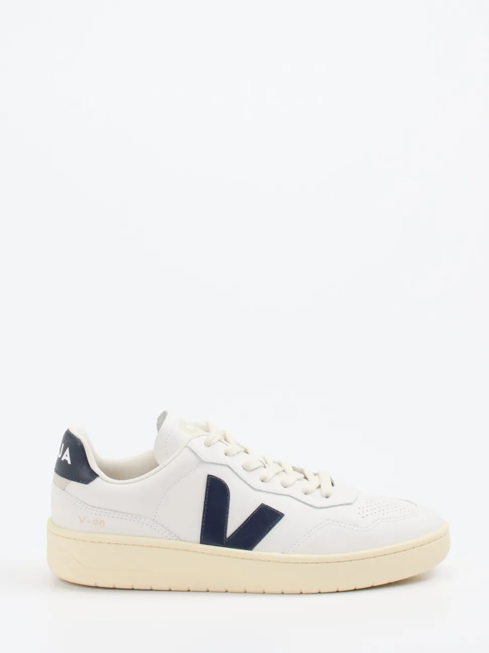VEJA – Sneaker aus Kalbleder in Cremeweiß
