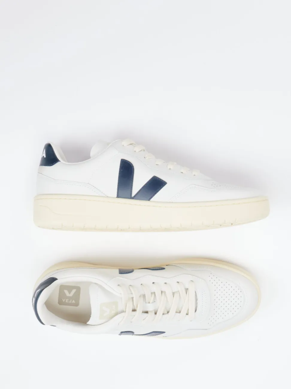 VEJA – Sneaker aus Kalbleder in Cremeweiß