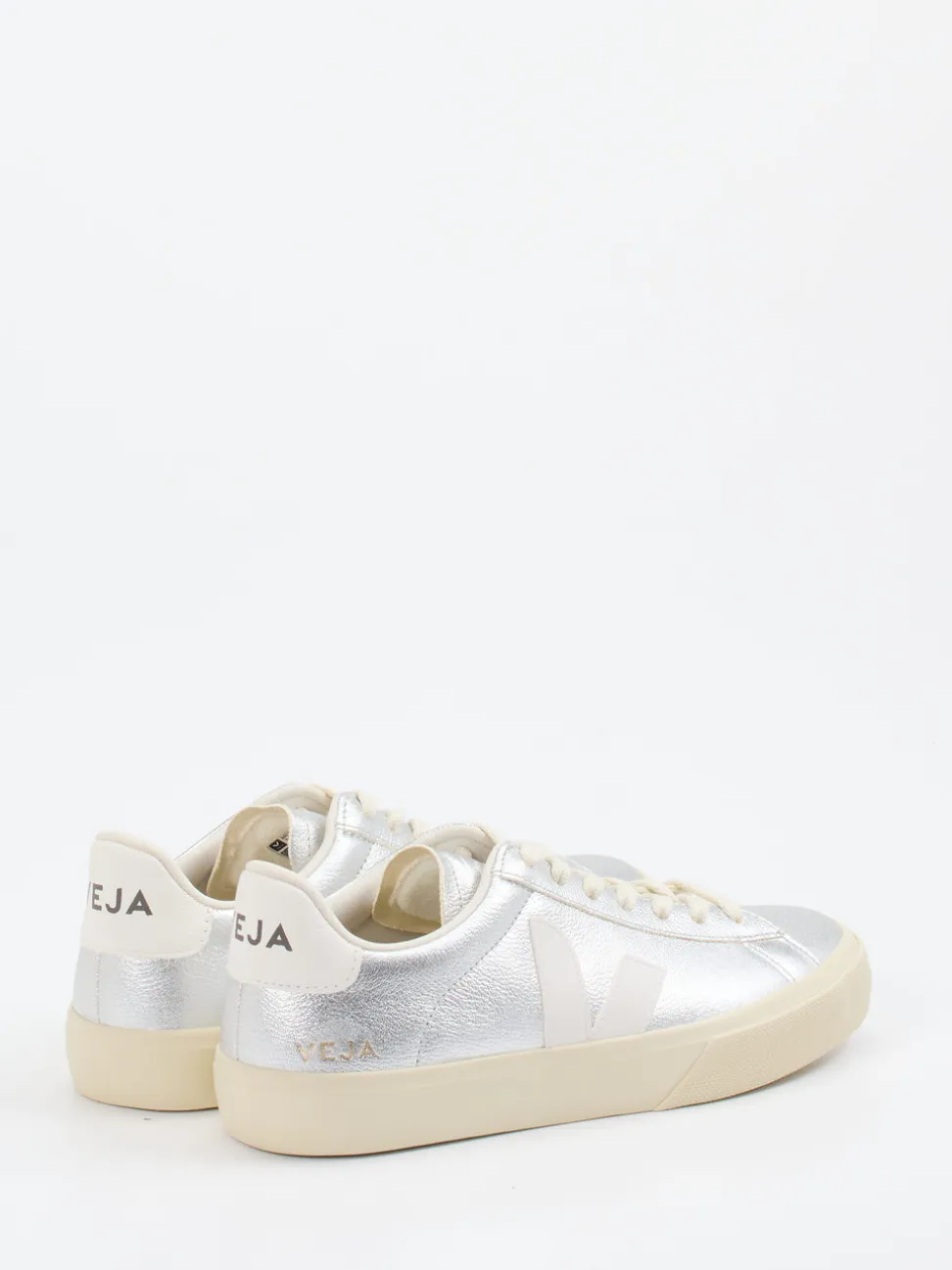 VEJA – Sneaker aus Kalbleder in Silber