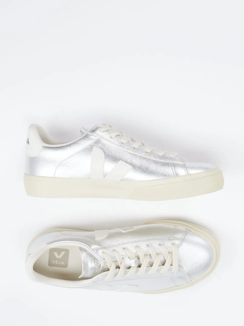 VEJA – Sneaker aus Kalbleder in Silber