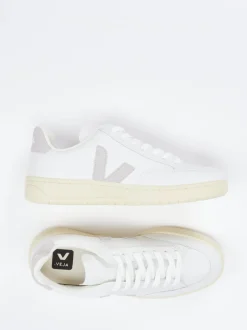 VEJA – Sneaker aus Kalbleder in Weiß