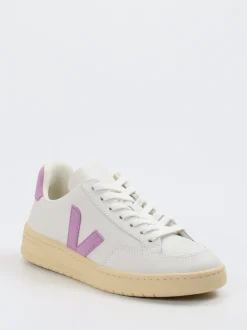 VEJA – Sneaker aus Kalbleder in Offwhite
