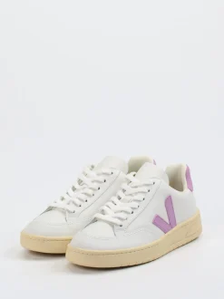 VEJA – Sneaker aus Kalbleder in Offwhite